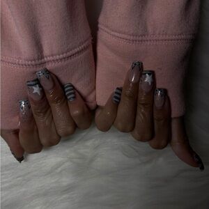 Elegant Black and Gray Press-On Nails